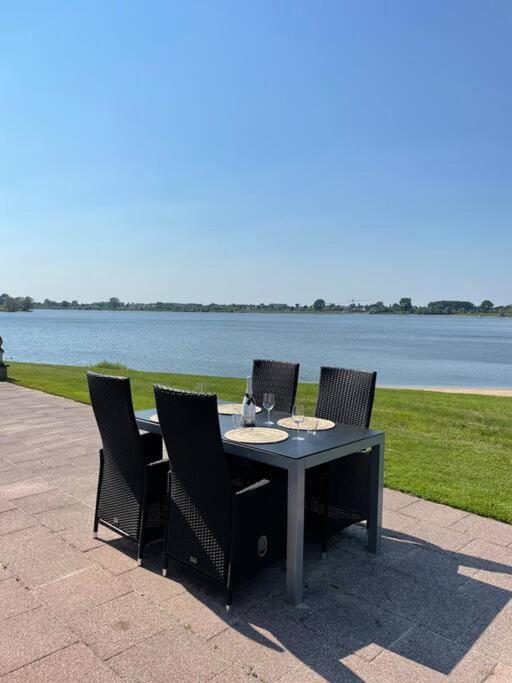 Luxe Chalet Direct Aan Het Water Met Strand Lith Bagian luar foto