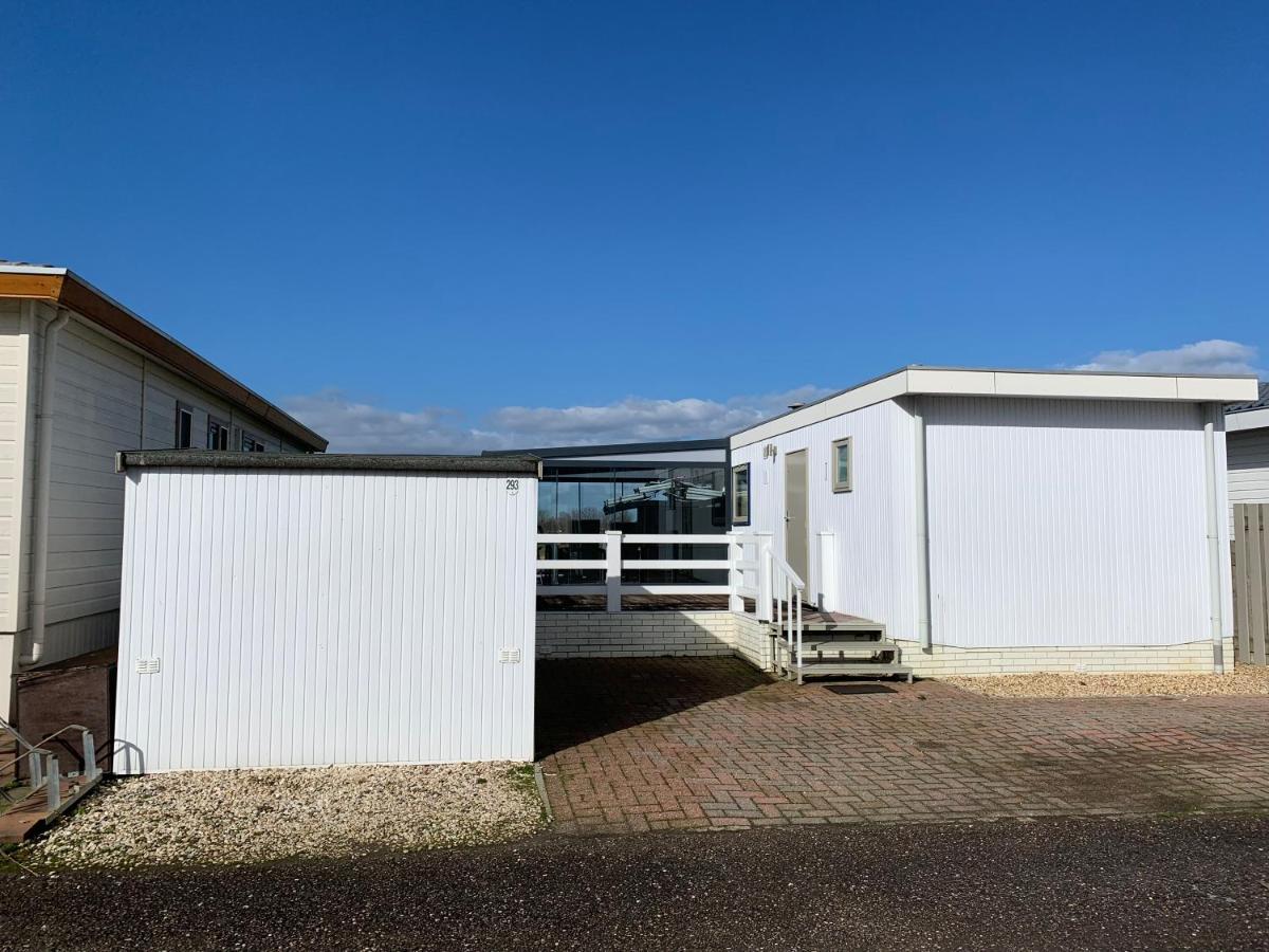 Luxe Chalet Direct Aan Het Water Met Strand Lith Bagian luar foto